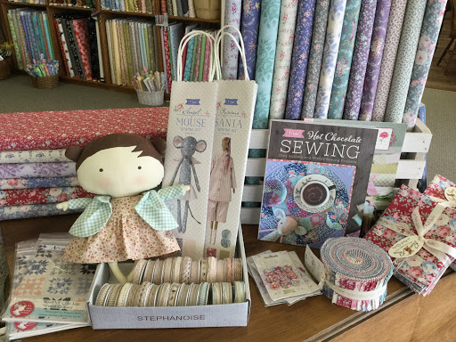Fabric Store «Prairie Point Quilt & Fabric Shop», reviews and photos, 11950 Shawnee Mission Pkwy, Shawnee, KS 66216, USA