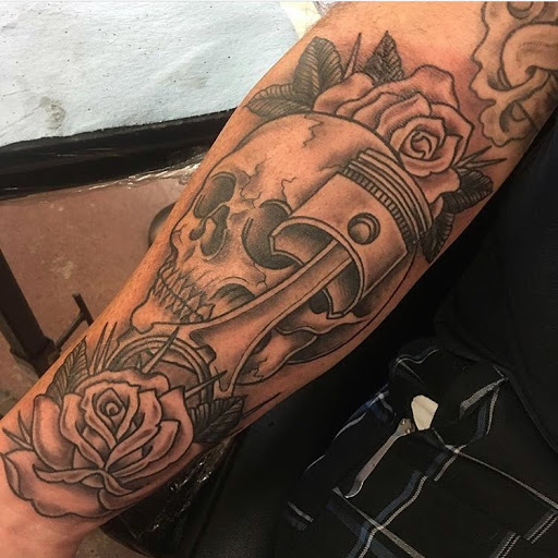 Tattoo Shop «American Graffiti Tattoo & Piercing», reviews and photos, 608 12th St, Sacramento, CA 95814, USA