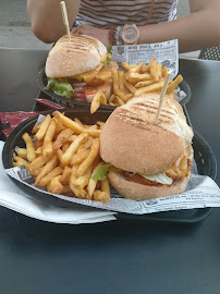 Plats et boissons du Restaurant de hamburgers Doudou Burgers à Les Vans - n°1
