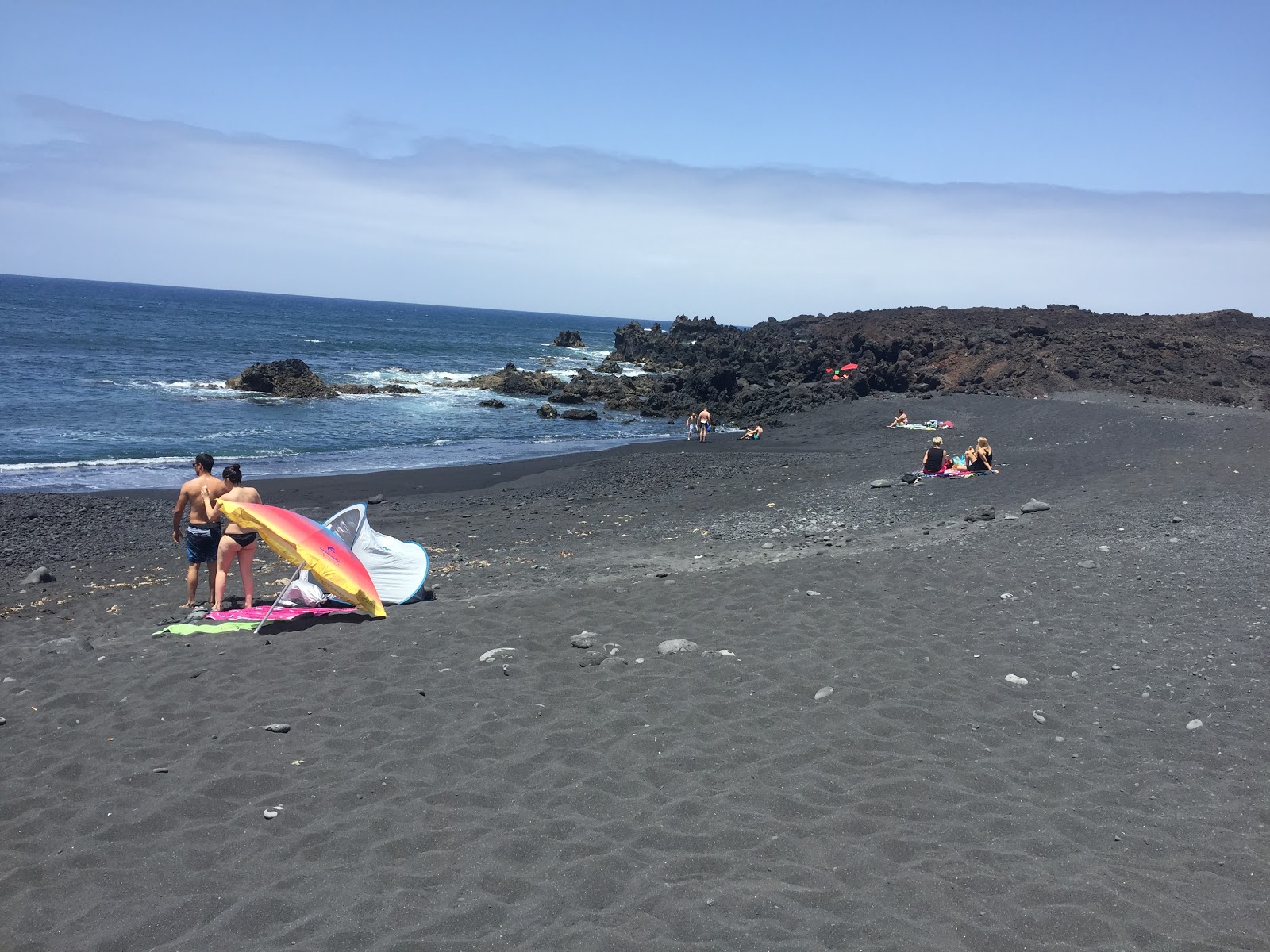 Foto von Playa de Montana Bermeja befindet sich in natürlicher umgebung