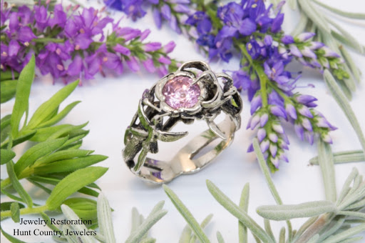 Jewelry Store «Hunt Country Jewelers», reviews and photos, 105 E Main St, Purcellville, VA 20132, USA