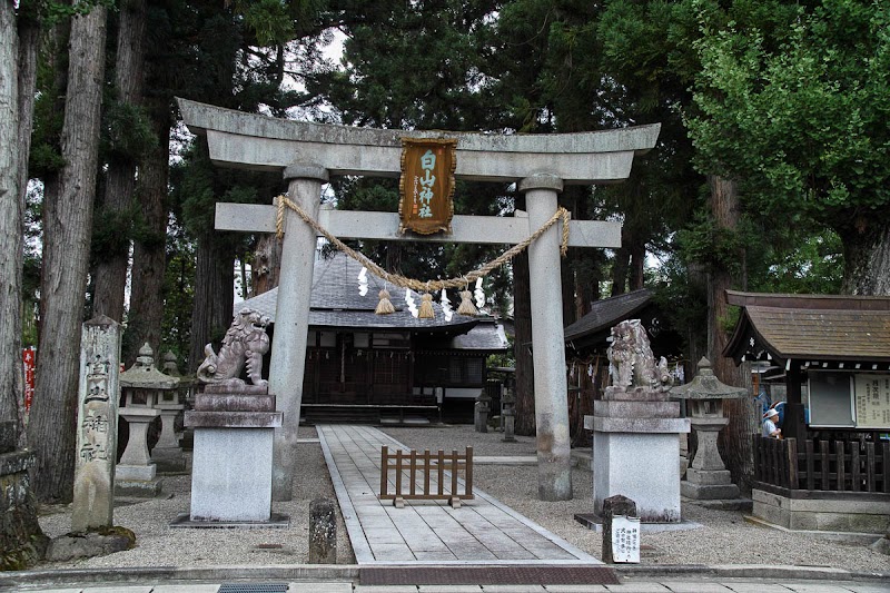 一本杉白山神社