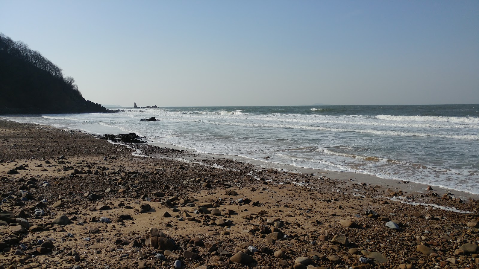 Φωτογραφία του Duegi Beach με ευρύχωρη ακτή