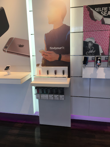 Cell Phone Store «T-Mobile», reviews and photos, 295 S Pompano Pkwy, Pompano Beach, FL 33069, USA