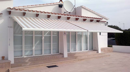 Tonislar toldos en Mahón