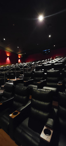 Movie Theater «United Artists Farmingdale 10», reviews and photos, 20 Michael Ave, Farmingdale, NY 11735, USA