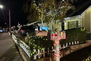 Gemini Ave Neighborhood Christmas Lights image