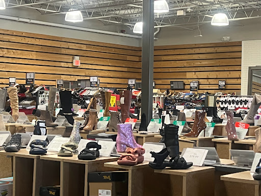 Shoe Store «DSW Designer Shoe Warehouse», reviews and photos, 43713 W Oaks Dr, Novi, MI 48377, USA