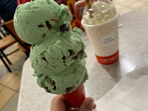 Ice Cream Shop «Oberweis Ice Cream and Dairy Store», reviews and photos, 5572 W Grand Ave Suite 1, Gurnee, IL 60031, USA
