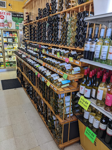 Liquor Store «West Corner Liquor Store», reviews and photos, 18 Nantasket Ave, Hull, MA 02045, USA