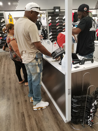 Shopping Mall «Hillcrest Shopping Center», reviews and photos, 1701 N Larkin Ave, Crest Hill, IL 60403, USA