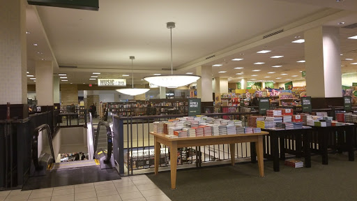 Book Store «Barnes & Noble Booksellers Clackamas Town Ctr Mall», reviews and photos, 12000 SE 82nd Ave, Portland, OR 97086, USA