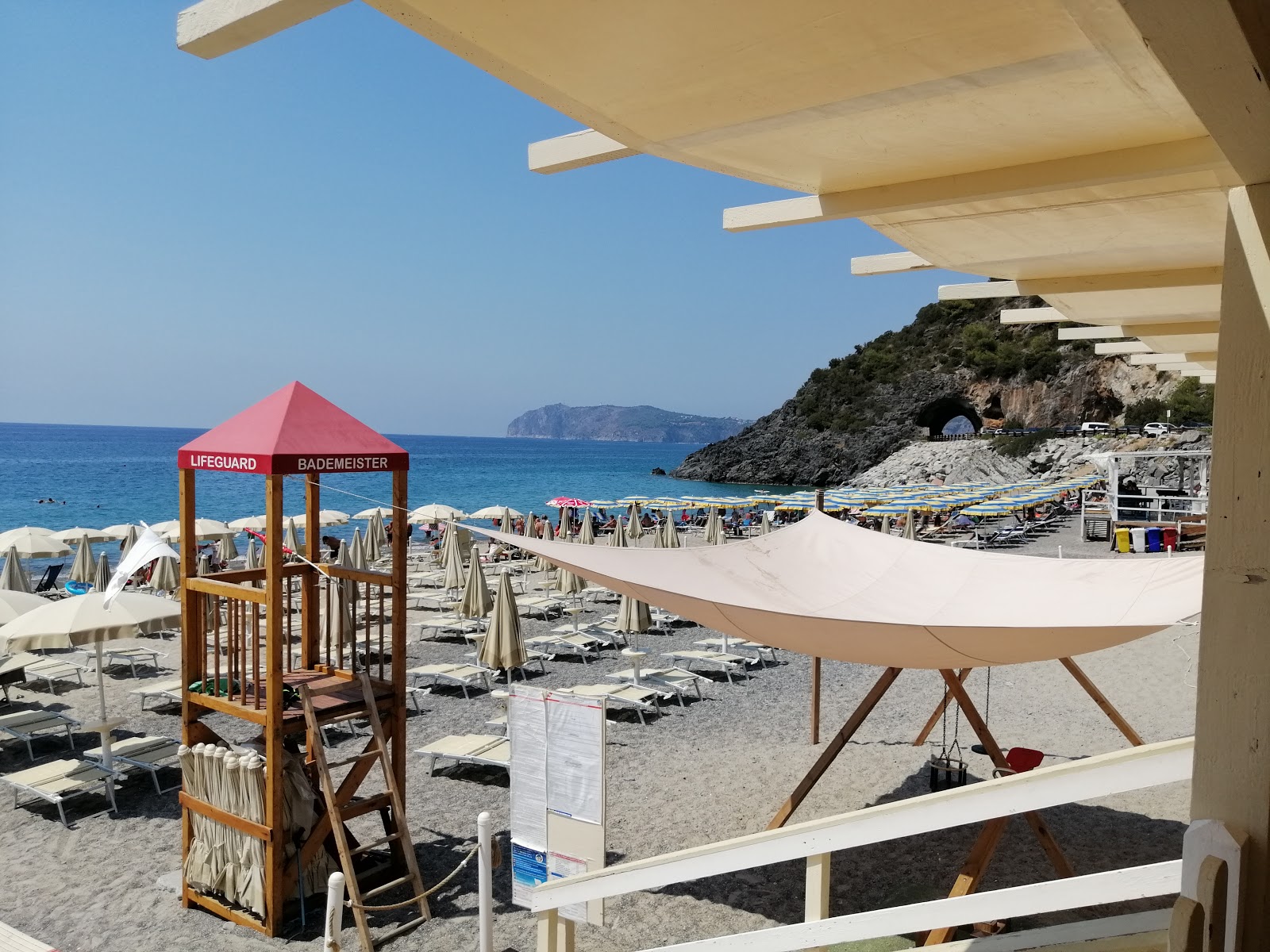 Spiaggia del Troncone'in fotoğrafı - rahatlamayı sevenler arasında popüler bir yer