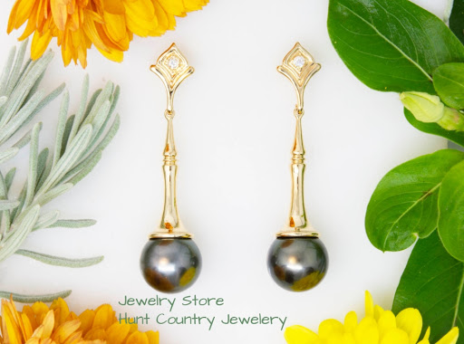 Jewelry Store «Hunt Country Jewelers», reviews and photos, 105 E Main St, Purcellville, VA 20132, USA