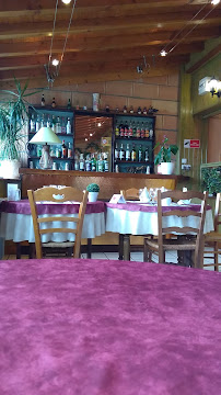 Atmosphère du Restaurant français Auberge du Pont des Samsons à Quincié-en-Beaujolais - n°2