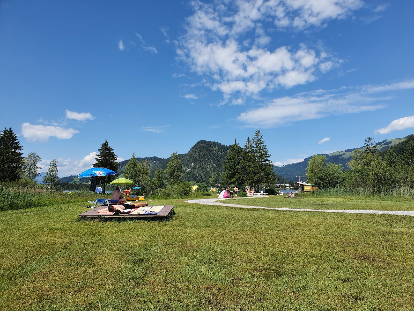 Foto van Badestrand Walchsee Ostufer strandresortgebied