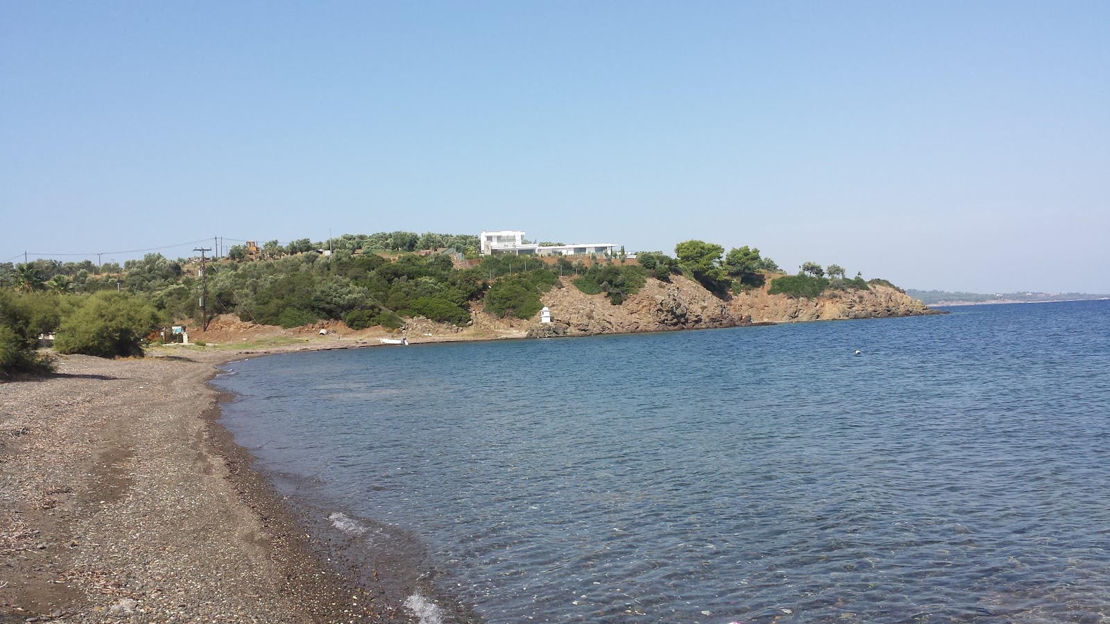 Foto de Agios Nikolaoh beach con agua cristalina superficie