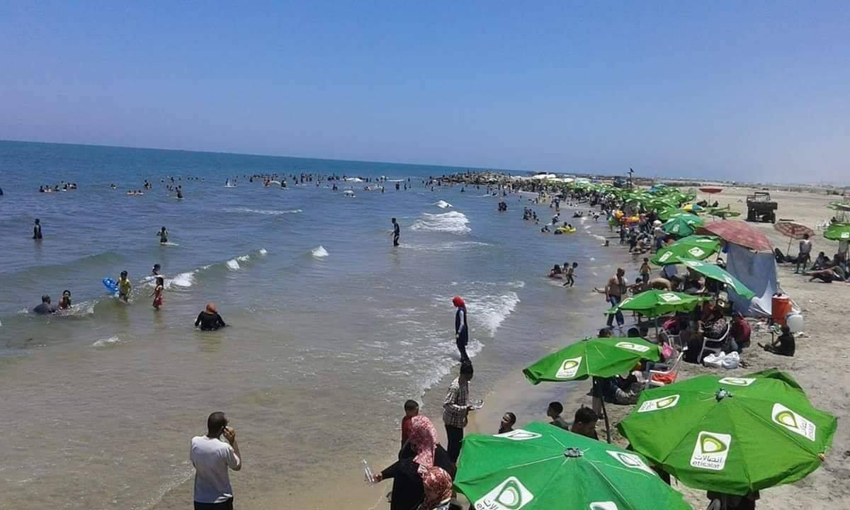 Foto de Elfanar Beach - lugar popular entre os apreciadores de relaxamento