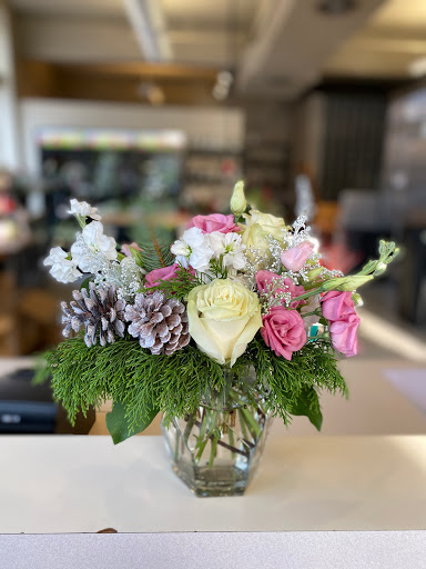 Florist «Bloomtastic Florist», reviews and photos, 2136 Arlington Ave, Columbus, OH 43221, USA