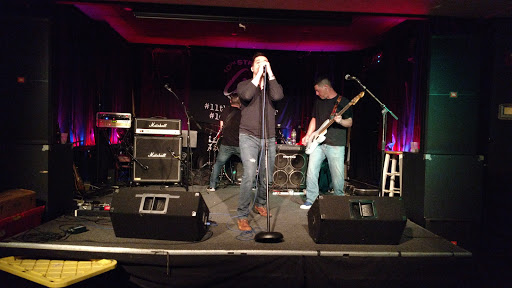 Bar & Grill «10th Street Live Bar & Grill», reviews and photos, 104 N 10th St, Kenilworth, NJ 07033, USA