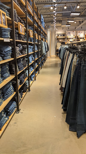 Clothing Store «Levi’s® Outlet Store at Allen Premium Outlets», reviews and photos, 820 W Stacy Rd, Allen, TX 75013, USA