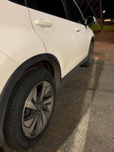 Tire Shop «Discount Tire Store - Kirkland, WA», reviews and photos, 12410 NE 124th St, Kirkland, WA 98034, USA