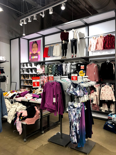 Clothing Store «Old Navy», reviews and photos, 40-24 College Point Blvd, Flushing, NY 11354, USA
