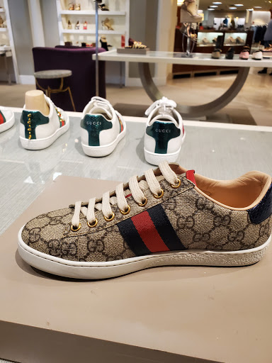 Department Store «Saks Fifth Avenue», reviews and photos, 101 W 5th St, Cincinnati, OH 45202, USA