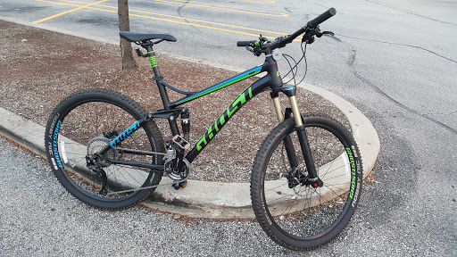 Camping Store «REI», reviews and photos, 1209 E Golf Rd, Schaumburg, IL 60173, USA