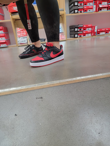 Shoe Store «WSS», reviews and photos, 201 Pacific Coast Hwy, Wilmington, CA 90744, USA