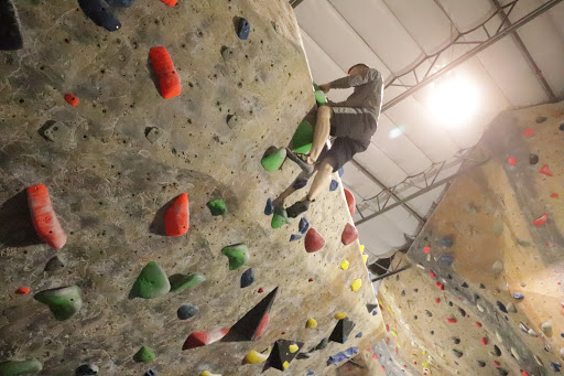 Rock Climbing Gym «Hangar 18 Indoor Climbing Gym - Riverside», reviews and photos, 6935 Arlington Ave, Riverside, CA 92503, USA