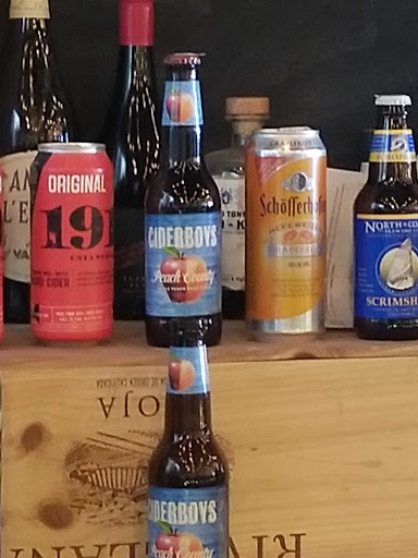 Wine Store «Colonial Beverage», reviews and photos, 8389 Mayfield Rd, Chesterland, OH 44026, USA