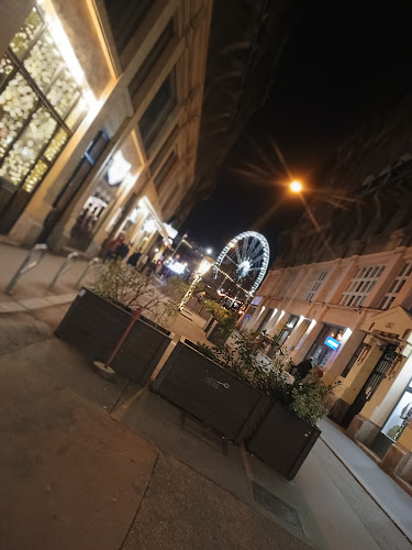 Telefonszám: Central Passage