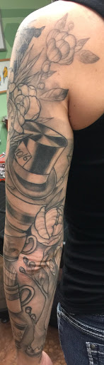 Tattoo Shop «A Thin Line Tattoo», reviews and photos, 9 E Wilson St, Batavia, IL 60510, USA