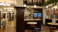 Atmosphère du Restaurant français Le Café du Commerce à Paris - n°13