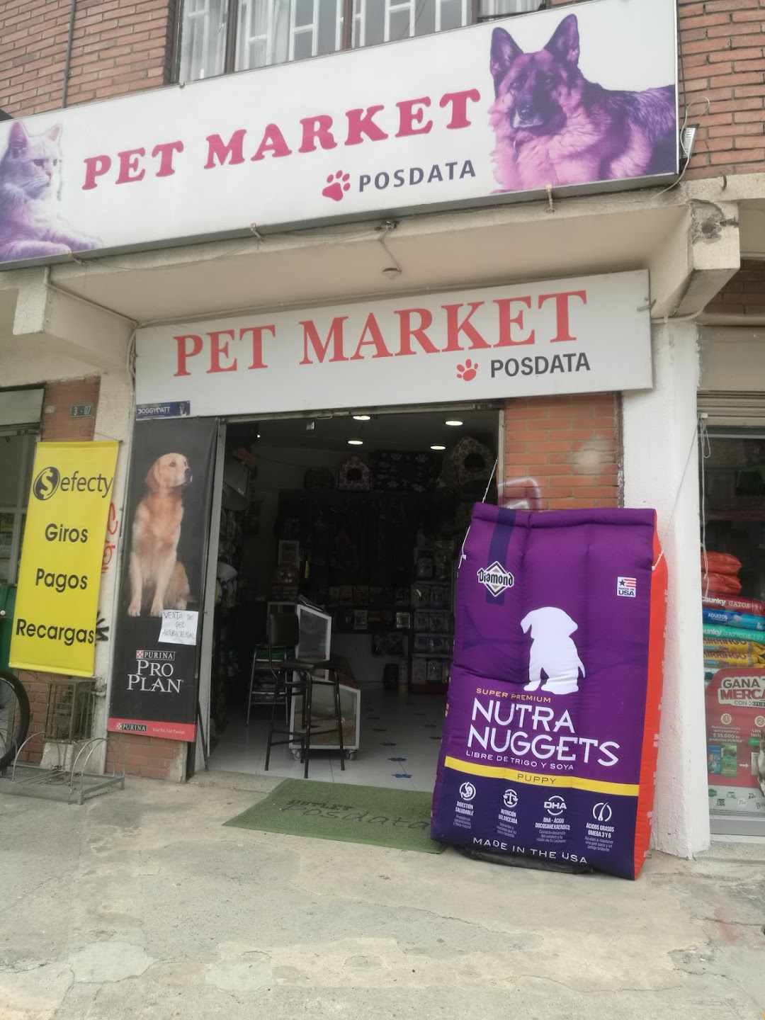 Pet Market alimentos accesorios baño y peluquería de mascotas