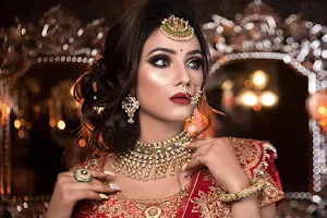 HONEY MAKEOVER & ACADEMY / Makeup Studio in Kota /Bridal makeup in Kota image