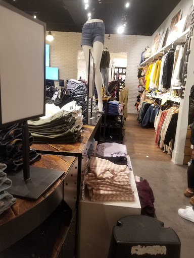 Clothing Store «Aéropostale», reviews and photos, 200 Baychester Ave, Bronx, NY 10475, USA