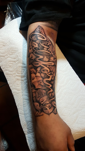 Tattoo Shop «Spilusions Custom Ink», reviews and photos, 912 Grand Ave, Sacramento, CA 95838, USA