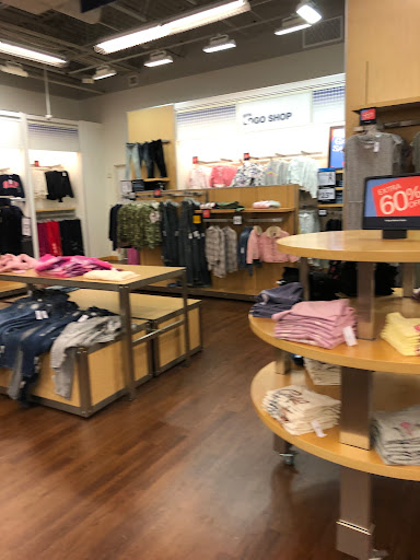 Clothing Store «Gap Outlet», reviews and photos, 100 Premium Outlets Blvd #100, Hagerstown, MD 21740, USA