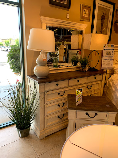 Furniture Store «Ashley HomeStore», reviews and photos, 7502 N Blackstone Ave, Fresno, CA 93720, USA