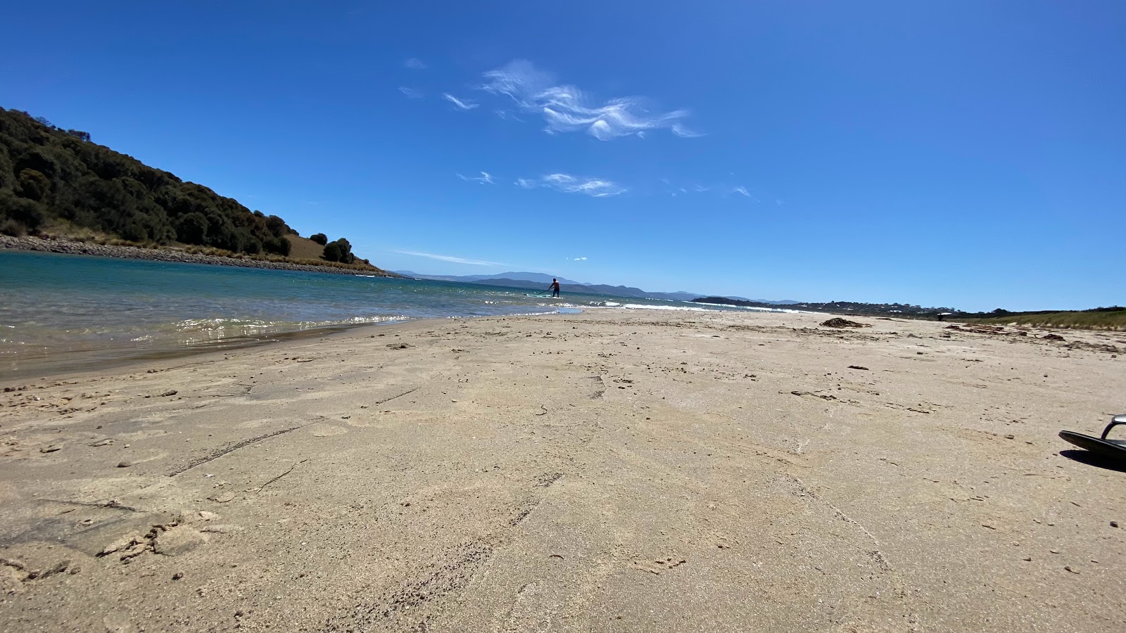 Foto de Carlton Beach - lugar popular entre os apreciadores de relaxamento