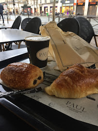 Croissant du Restaurant servant le petit-déjeuner Paul à Paris - n°20
