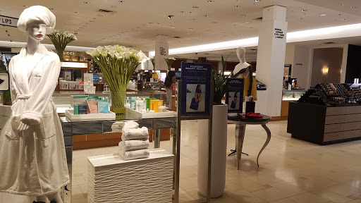 Department Store «Saks Fifth Avenue», reviews and photos, 26100 Cedar Rd, Beachwood, OH 44122, USA