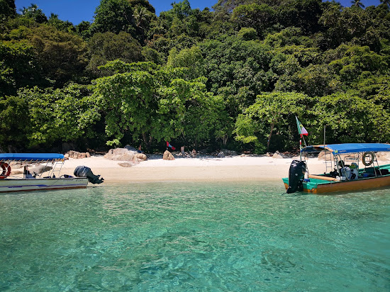 Plage de l'île de Rawa