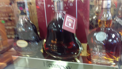 Liquor Store «Curtis Liquors - Weymouth», reviews and photos, 486 Columbian St, Weymouth, MA 02190, USA