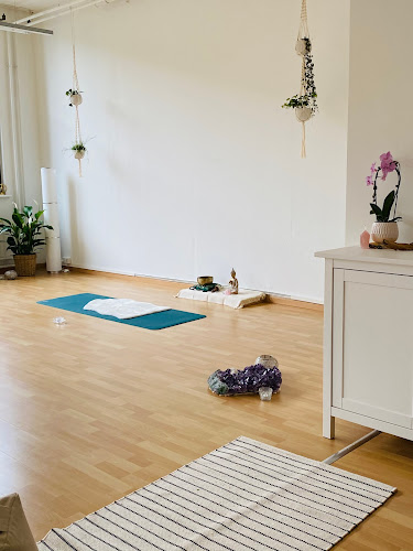 Rezensionen über live love Yoga in Zug - Yoga-Studio