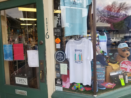 Clothing Store «Walk In the Woods», reviews and photos, 116 W 5th Ave, Mt Dora, FL 32757, USA