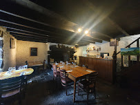 Atmosphère du Restaurant Auberge de la moreno à Saint-Gènes-Champanelle - n°1