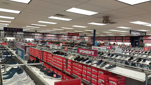 Shoe Store «SKECHERS Factory Outlet», reviews and photos, 1201 Airport Fwy #185, Euless, TX 76040, USA
